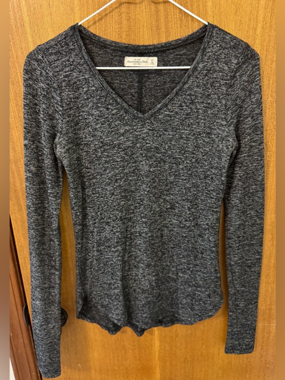 Abercrombie & Fitch Women's Heathered Charcoal V‑Neck Long Sleeve Top